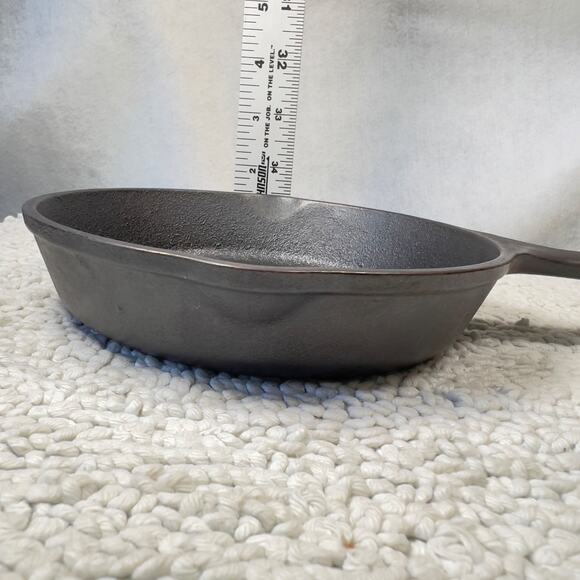 Lodge 6.5" Cast Iron Skillet 3SK Made in USA Double Pour Spout Camping Hiking - Picture 7 of 9